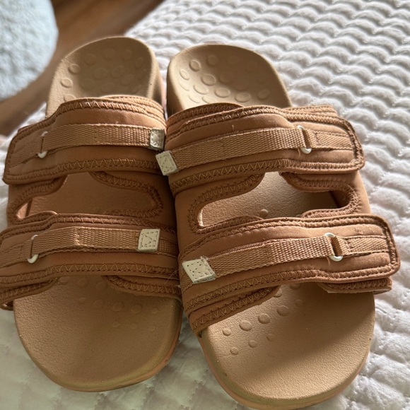 Vionic Mauve Sandals - Picture 1 of 3